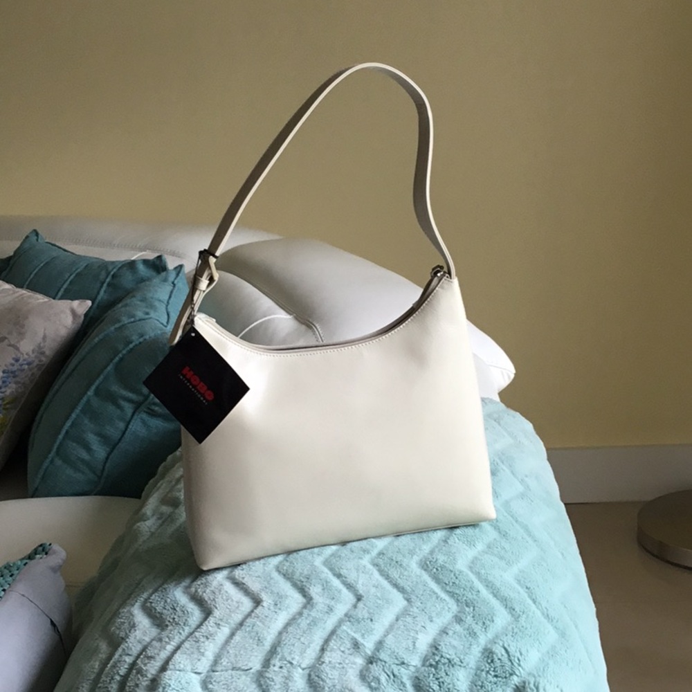 HOBO SHOULDER BAG.